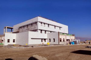 بیمارستان 77 تختخوابی اشنویه | اجرای نمای سرامیک به روش خشک