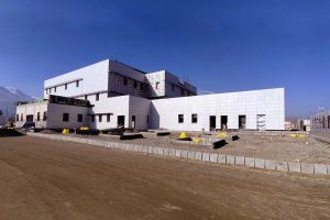 بیمارستان 77 تختخوابی اشنویه | اجرای نمای سرامیک به روش خشک